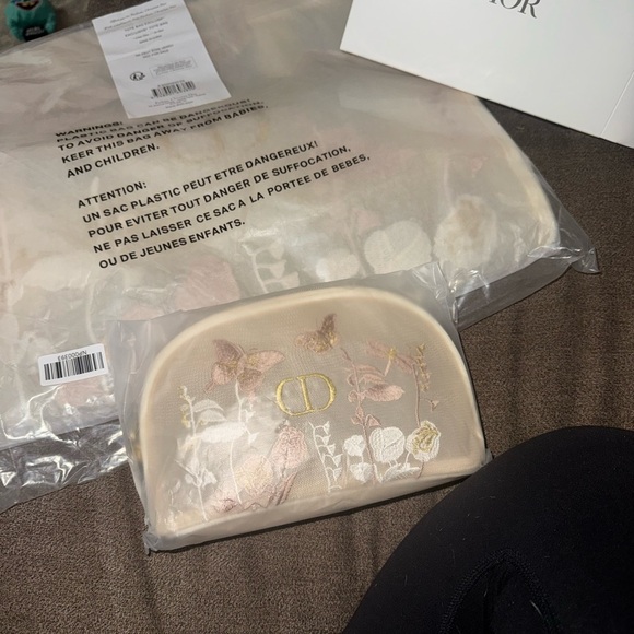 Dior Beauty Butterflies Mesh Tote Bag & Pouch - Picture 6 of 7